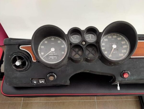 Alfa Romeo GT Dashboard